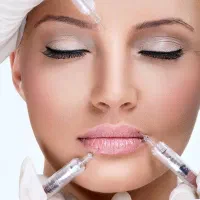 مدل برای تزریق فیلر لب و گونه