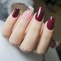 Iکاشت ناخن وترمیم وطراحی حرفه ای