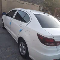 شاهین j