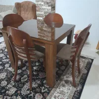 میز غذاخوری همراه با صندلی