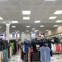 استخدام فروشنده ایی با مو