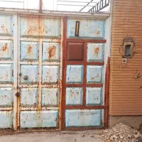 درب حیاط فلزی سالم