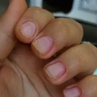 ناخنکارم به دنبال سالن در چمستان درصدی کار میکنم