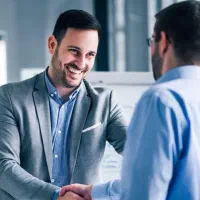 بازاریاب بیمه با بهترین شرایط