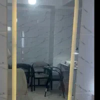 آینه ی آرایشگاه و پاف صندوقدار