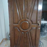 یه در  ورودی واحد با لنگه  و قفل و دستگیره کامل