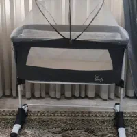 تخت کنار مادر