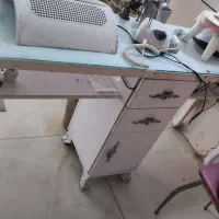 میز ناخن دونفره و یک صندلی جک دار