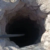 زدن چاه آب و فاضلاب کنده کاری وتخریب.
