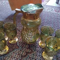 لیوان و پارچه انگور حک شده طلایی به رنگ سبز