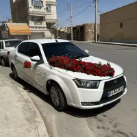 گل‌آرایی ماشین عروس