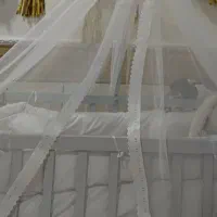 تخت نوزاد کنار مادر