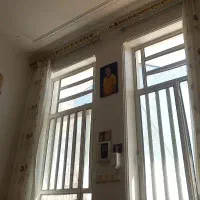 رنگ در وپنجره ساختمان