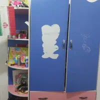 کمدلباسنوجوان بهمراه دو گشو و کتابخانه