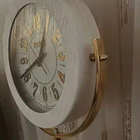 ساعت سه پایه ایستاده