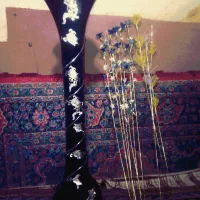 گلدان شیشه ای و 10 عدد شاخه گل