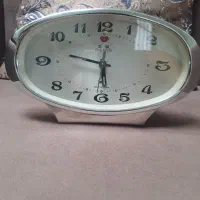 ساعت و تلفن قدیمی