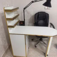 میز ناخنکاری و صندلی