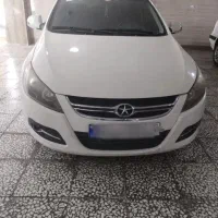 دارای سنسور عقب و مانیتور