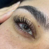 اکستنشن مژه و کاشت هیدن و لیفت و لمینیت مژه و ابرو