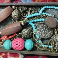 گردنبند رو لباسی