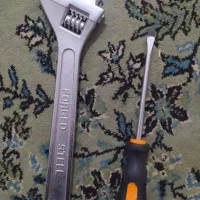 ۱ آچار فرانسه با یدونه پیچ گوشتی نو بدون اسفاده