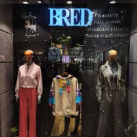 فروشنده حرفه ای پوشاک زنانه