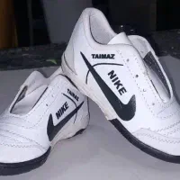 کفش ورزشی کتانی سالن و چمن فوتبال