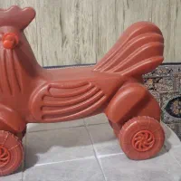 خروس چهار چرخ / اسباب بازی