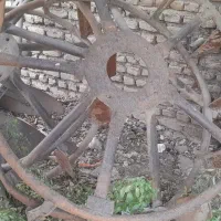 چرخ آهنی و بیل تراکتور