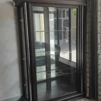 ویترین چوبی تمیز