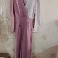 تعدادی لباس زنانه مجلسی  به فروش می‌رسد
