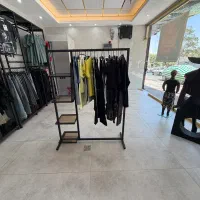 رگال مانکن و چوب رختی و اینه