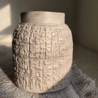 گلدان دکوری سفالی نقش برجسته