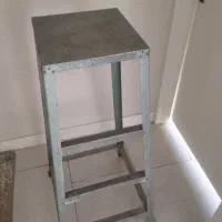 چهارپایه فلزی سالم