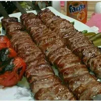 یک کار گر جوان جهت کار در کباببی