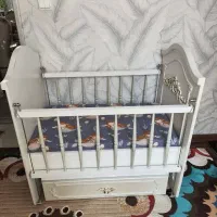 تخت کنار مادر