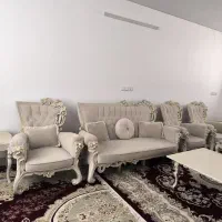 مبل نئوکلاسیک همراه با میز ناهارخوری و کنسول