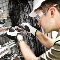 عیب یابی و رفع مشکل تابلو های سه فاز برق صنعتی