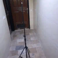 سه پایه دوربین و پرژکتور
