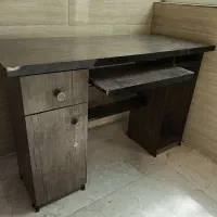 میز تحریر و کامپیوتر  زیبا ،محکم و نو