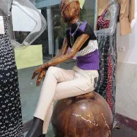 مانکن و رگال و چوب لباس