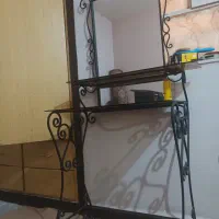 میز آرایشی شیک و جمع‌وجور با آینه