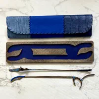 مضراب و کیف چرمی نو درحه یک و پایه خرک و پایه