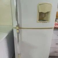 یک دستگاه یخچال فروزان خانگی سالم