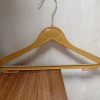 چوب لباسی داخل کمد