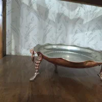 استند چوبی با تمام وسایل داخل استند