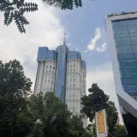 شهرک کوثر/صدرا/۶۷متر/پارکینگ سندی/فروشنده