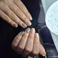 کاشت ناخن و اکستنشن مژه