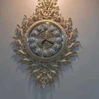ساعت کرم طلایی
